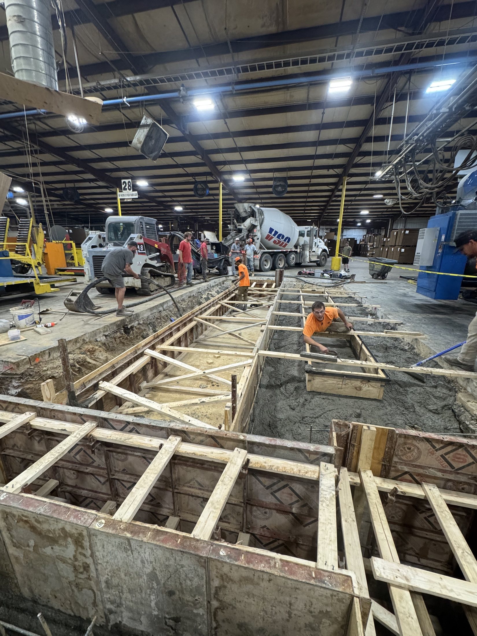 Concrete crew coordinating an industrial pour